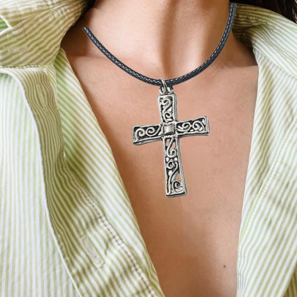 Silver Tone Filigree Cross Pendant 1.25" | Necklace 18" | NWOT